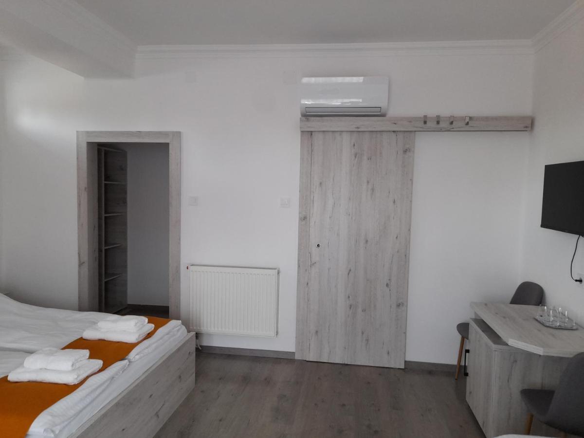 Orion Panzio Bed and Breakfast Hajdúszoboszló Buitenkant foto