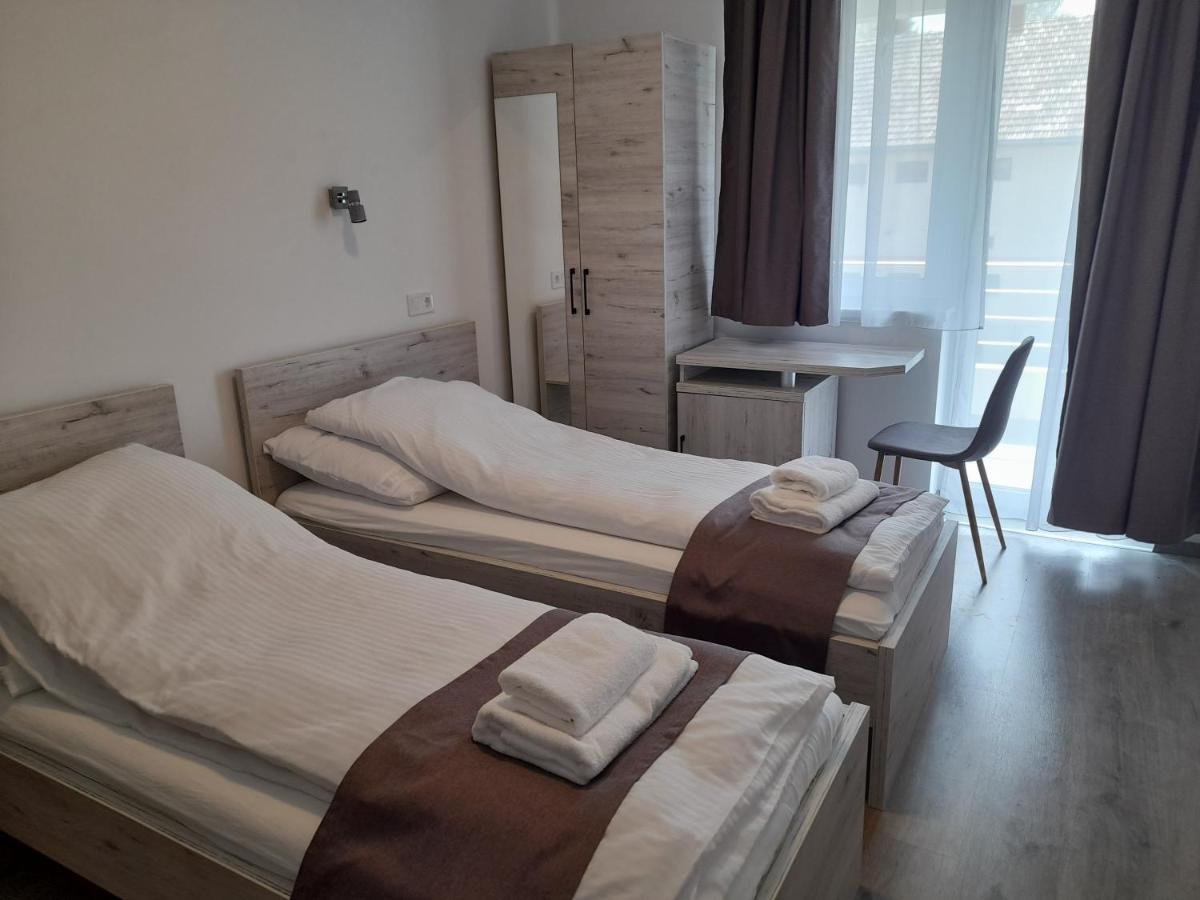 Orion Panzio Bed and Breakfast Hajdúszoboszló Buitenkant foto