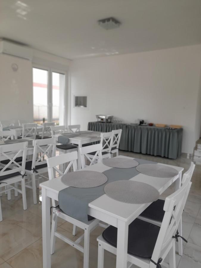 Orion Panzio Bed and Breakfast Hajdúszoboszló Buitenkant foto